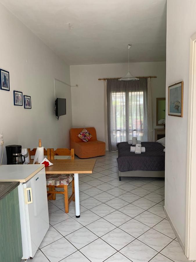 Eleftheria Studios And Apartments Ахарави Екстериор снимка