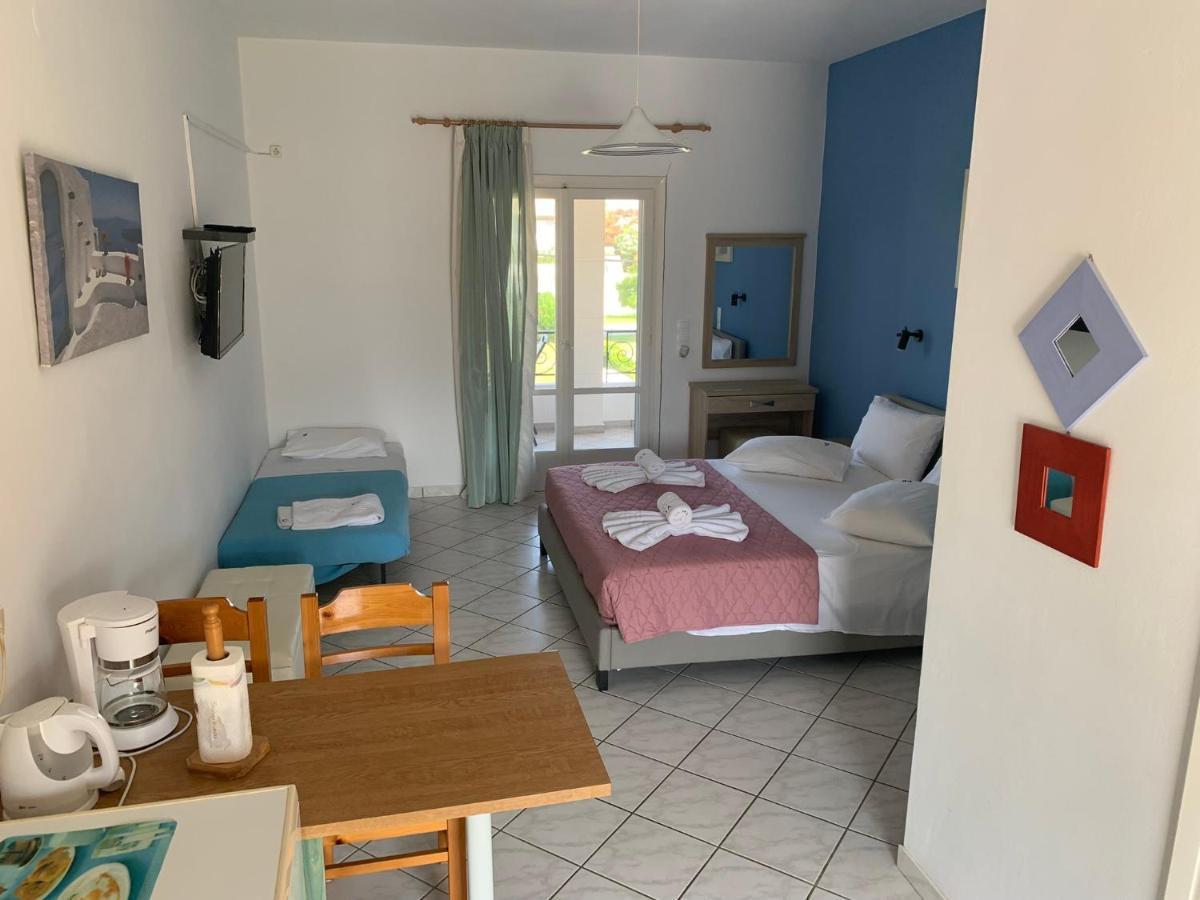 Eleftheria Studios And Apartments Ахарави Екстериор снимка