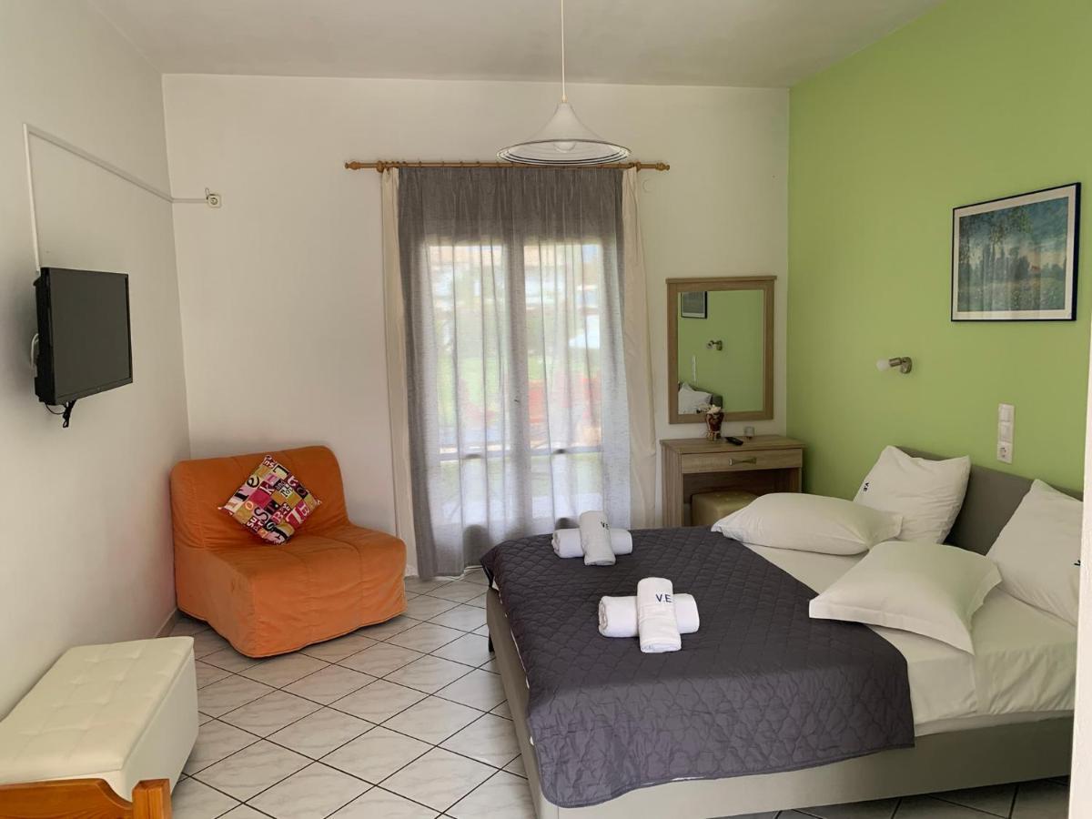 Eleftheria Studios And Apartments Ахарави Екстериор снимка