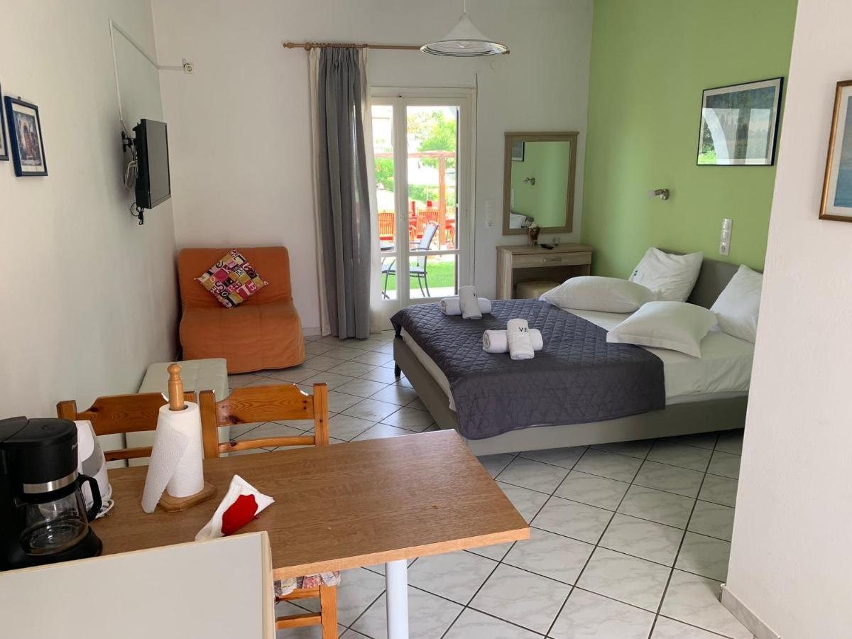 Eleftheria Studios And Apartments Ахарави Екстериор снимка
