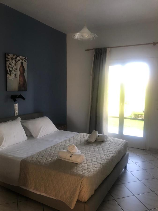 Eleftheria Studios And Apartments Ахарави Екстериор снимка