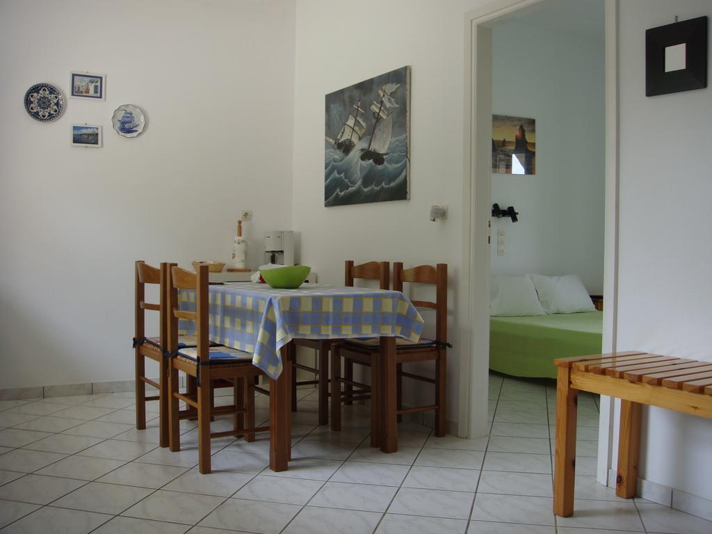 Eleftheria Studios And Apartments Ахарави Стая снимка