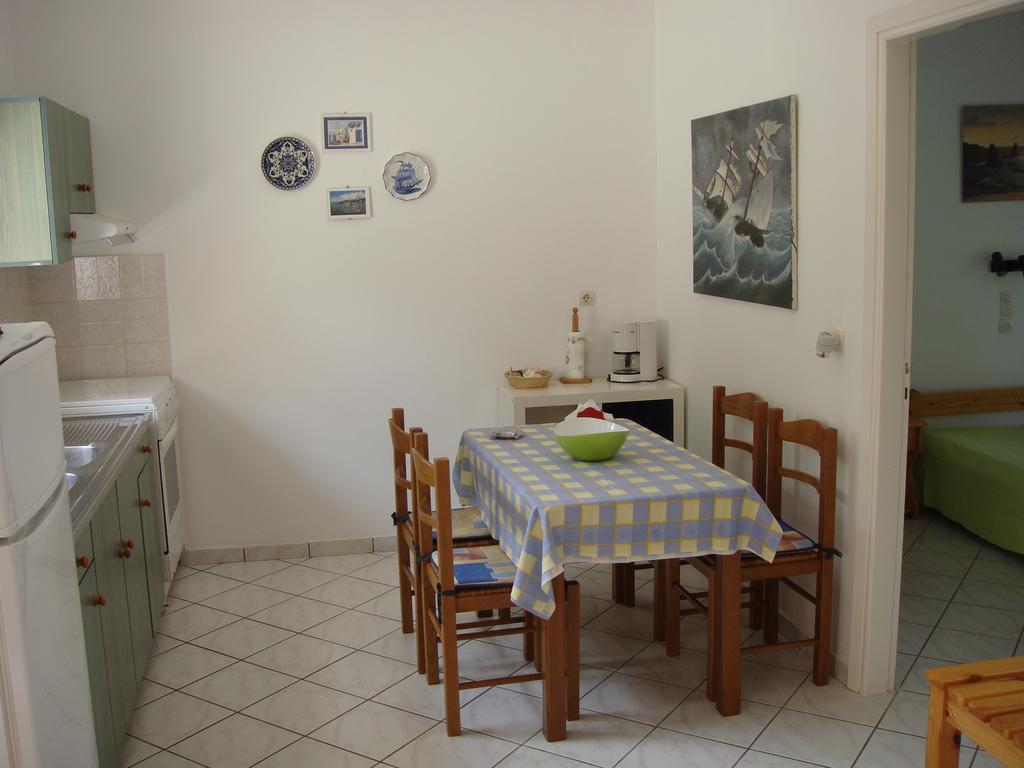 Eleftheria Studios And Apartments Ахарави Стая снимка
